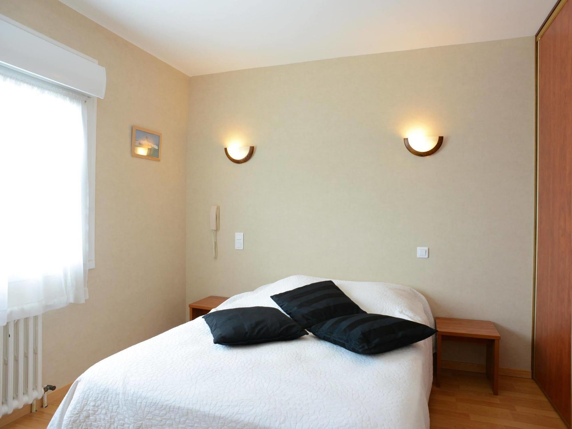 Au P'Tit Quinquin Hotel Le Val-Saint-Père Zewnętrze zdjęcie
