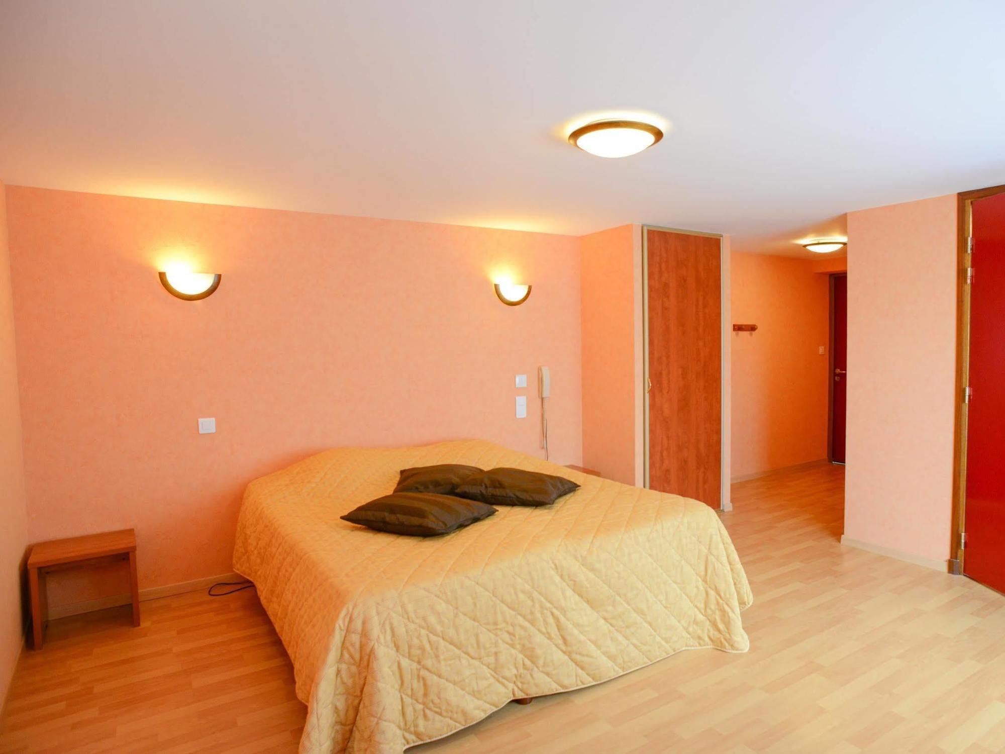 Au P'Tit Quinquin Hotel Le Val-Saint-Père Zewnętrze zdjęcie