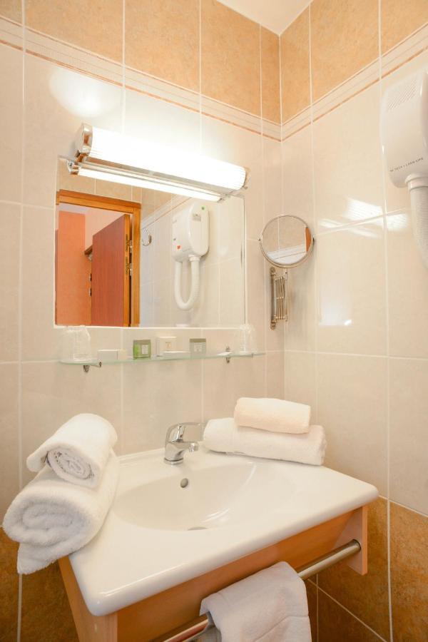 Au P'Tit Quinquin Hotel Le Val-Saint-Père Zewnętrze zdjęcie